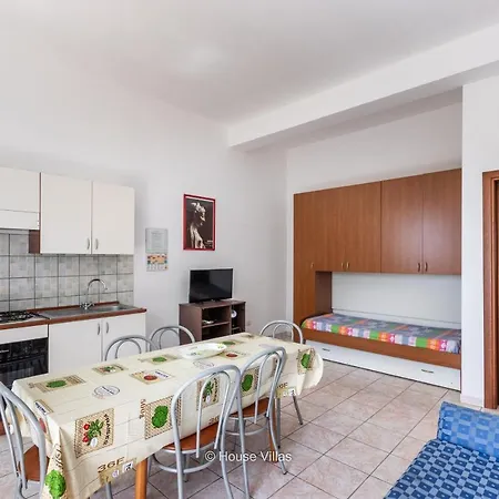 Apartment House&villas - Casa Miramare *